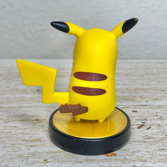 Nintendo Amiibo Pikachu Pokémon Game Figurine - Picture 2 of 4